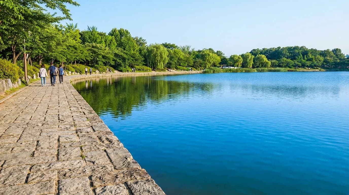 Lake surface and walking path held together in a balanced Seokchon photo angle