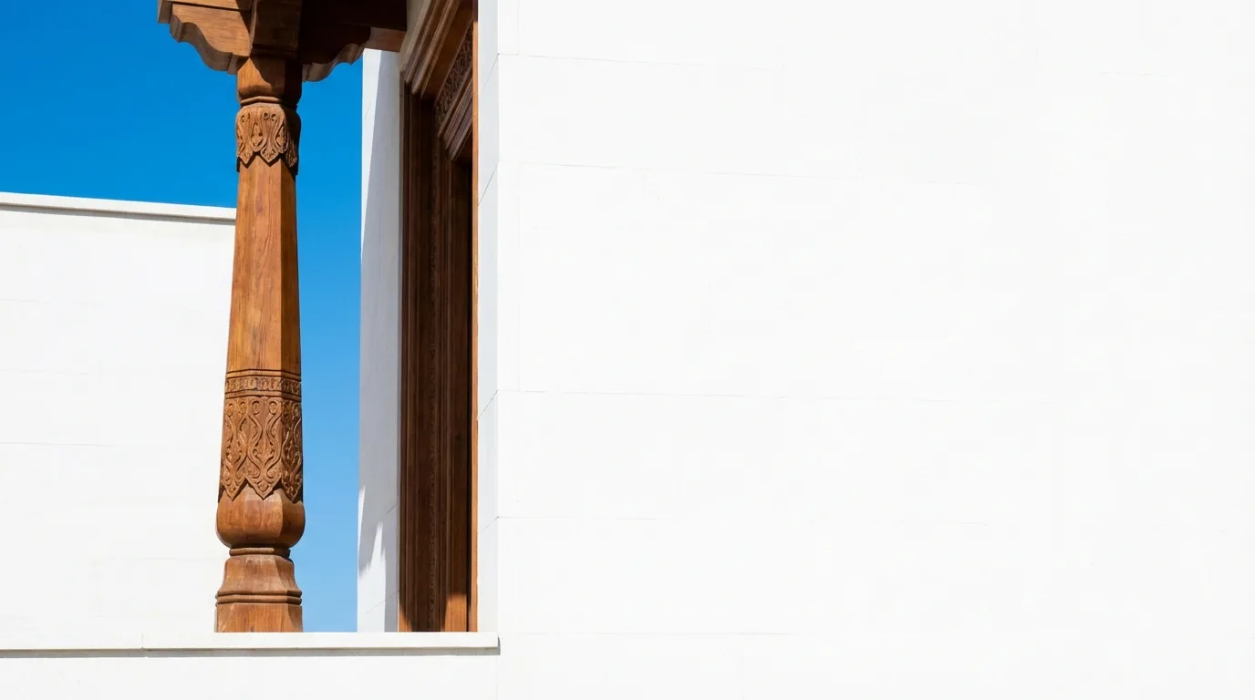 AI 한복 프로필 구도에 맞는 단순한 궁문 프레임과 전통 배경 장면